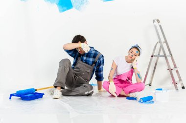 yorgun sevgiliyi onarım sırasında katta oturan