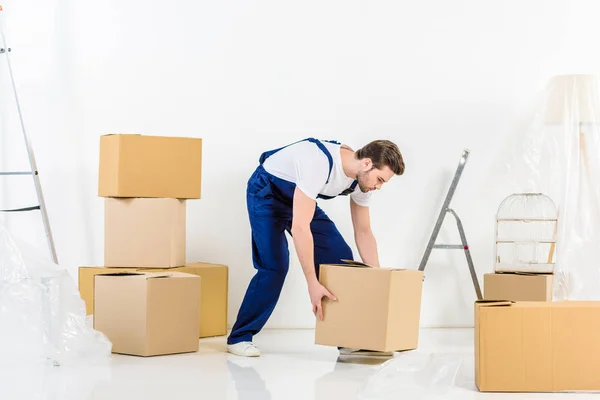 Relocation Service Worker Taking Box — Stock Photo, Image