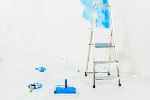 Ladder Paint Roller Brush Blue Paint — Free Stock Photo