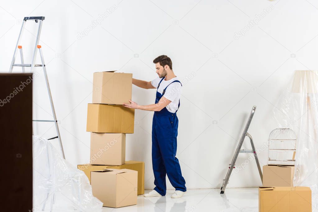 relocation service worker taking box