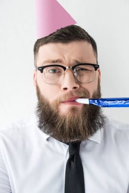 gri izole kafasına parti koni ile işadamı portresi