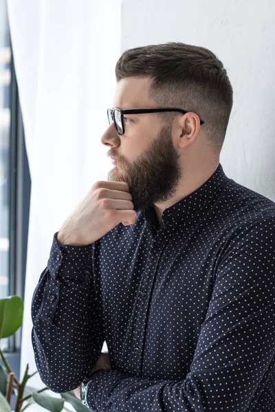 Side View Pensive Man Eyeglasses Looking Away — Stock Photo, Image