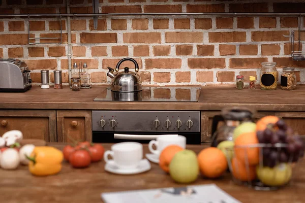 Электрическая Плита Чайник Современной Кухне — стоковое фото