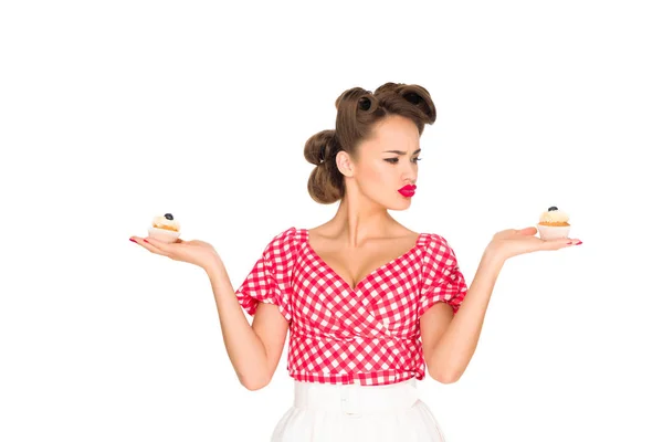 Portret Van Mooie Vrouw Pin Kleding Met Cupcakes Geïsoleerd Wit — Stockfoto