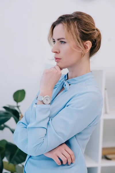 Attractive Thoughtful Businesswoman Looking Away — Stock Photo, Image