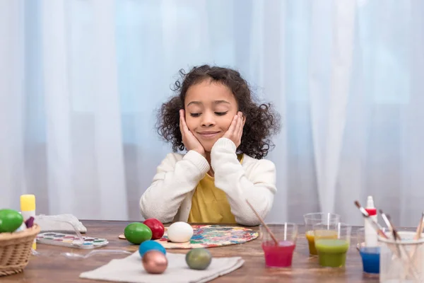 African American Kid Resting Chin Hands Looking Painted Easter Eggs — Stock Photo, Image