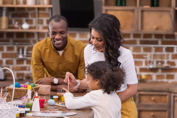 African American Parents Daughter Painting Easter Eggs — Stock Photo, Image