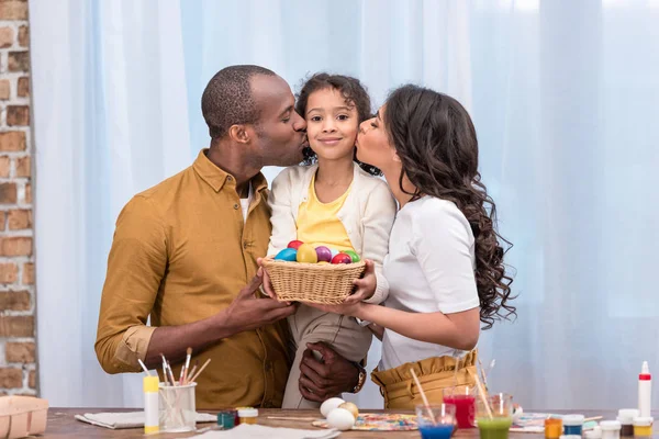 African American Parents Kissing Daughter Holding Straw Basket Easter Eggs — Stock Photo, Image