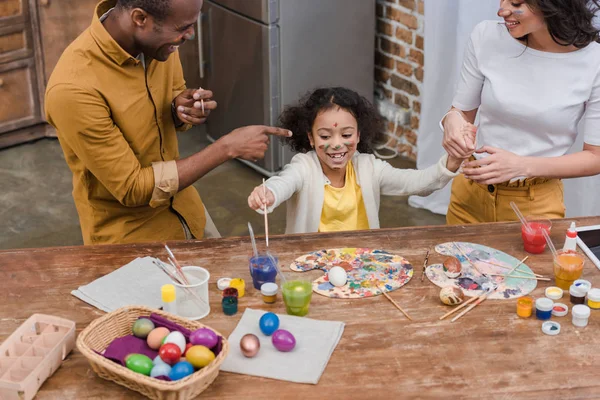 Smiling African American Parents Daughter Having Fun While Painting Easter — Stock Photo, Image