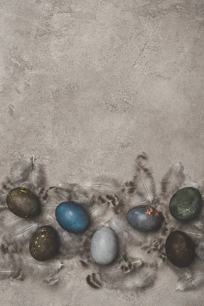 Top View Painted Easter Eggs Feathers Concrete Surface — Free Stock Photo