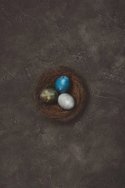 Top View Nest Three Painted Easter Egg Concrete Table — Stock Photo, Image