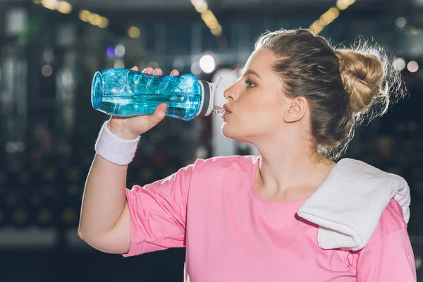 Overweight Woman Drinking Water Gym — Stock Photo, Image