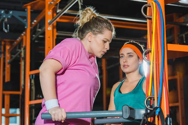 Overweight Woman Doing Exercise Beams — Stock Photo, Image