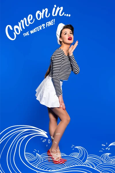 Mooie Jonge Vrouw Sailor Shirt Kom Water Prima Inscriptie Geïsoleerd — Stockfoto