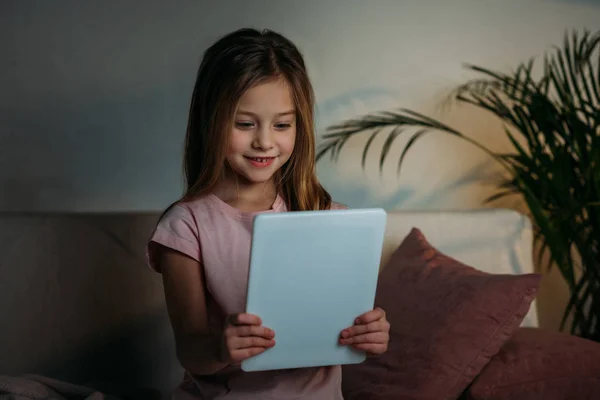 Portrait Little Kid Using Tablet Going Bed Home — Stock Photo, Image