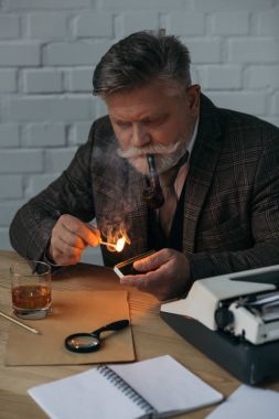 maç yasaktır boru işyerinde yanma ile üst düzey yazar