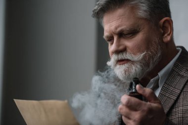 Komuta sizde yasaktır boru ve okuma mektup sakallı