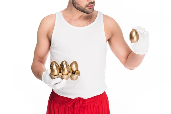 Обрізане Зображення Молодого Чоловіка Який Тримає Золоті Яйця Ізольовані Білому — Безкоштовне стокове фото
