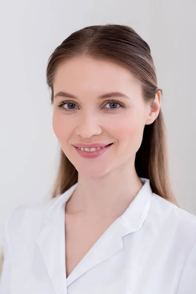 Portrait Smiling Cosmetologist White Coat Salon — Stock Photo, Image