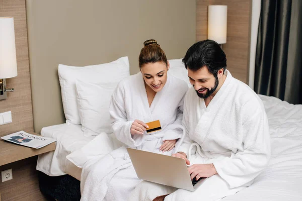 Happy Couple Bathrobes Making Shopping Laptop Credit Card Hotel Suite — Stock Photo, Image