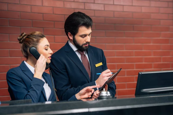 Concentrated Hotel Receptionists Receiving Call Customer Workplace — Stock Photo, Image