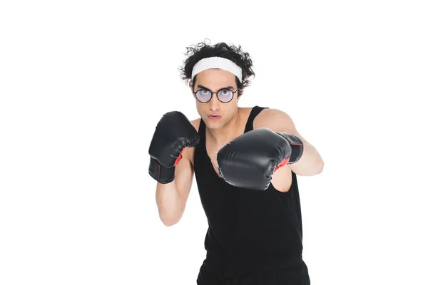 Jovem Boxeador Fino Óculos Batendo Mão Isolado Branco — Fotografia de Stock