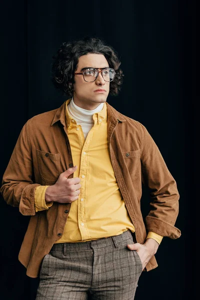 Unge Stilige Mann Briller Som Ser Bort Isolert Svart – royaltyfritt gratis stockfoto