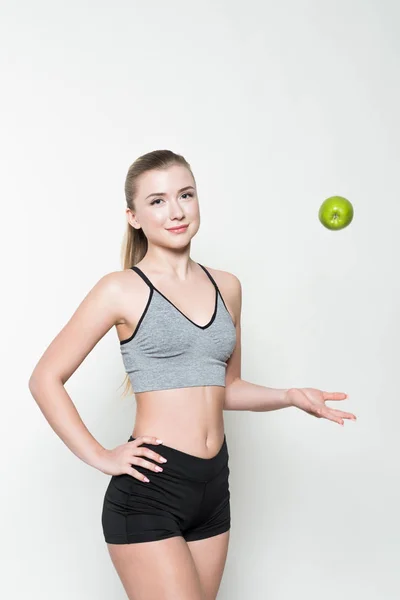 Ajuste Chica Jugando Con Manzana Aislada Blanco — Foto de Stock