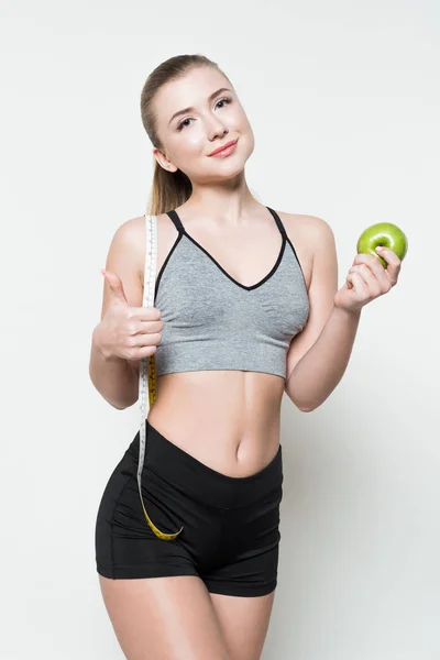 Leende Fitness Kvinna Håller Apple Och Måttband Isolerad Vit — Stockfoto