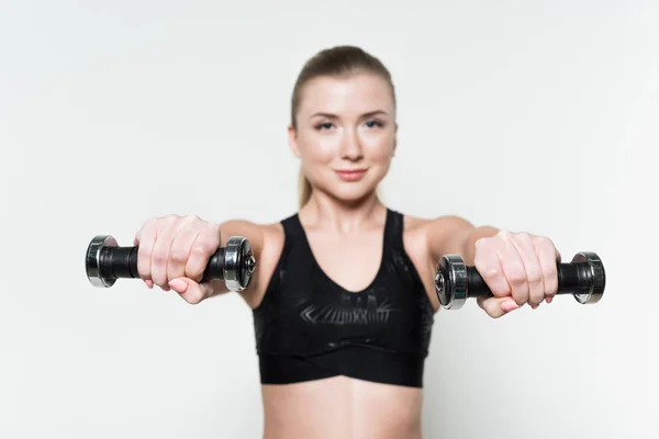 Haltères Dans Les Mains Féminines Sportives Isolées Sur Blanc — Photo