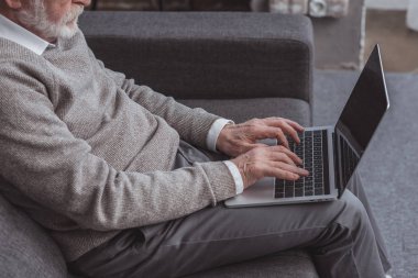 Laptop Kullanılıyor