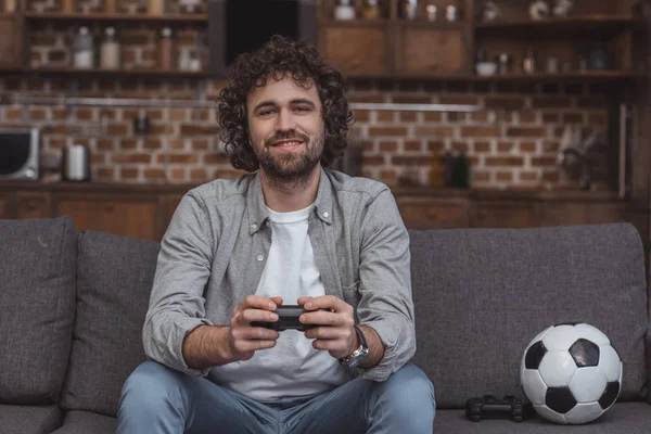 Playing video game — Stock Photo, Image