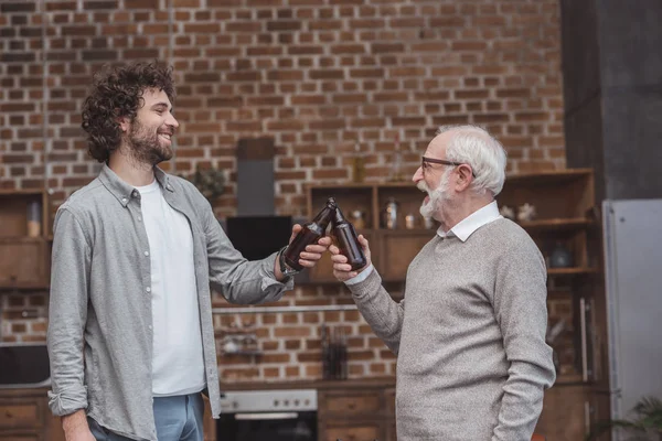 Volwassen zoon en vader — Stockfoto