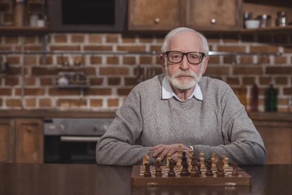 Handsome Grey Hair Man Sitting Table Chessboard Looking Camera — Stock Photo, Image