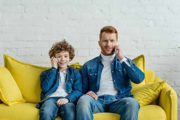 Father Son Talking Smartphones Looking Camera — Stock Photo, Image