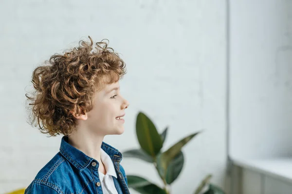 Smiling Little Boy Curly Hair Looking Window — Stock Photo, Image
