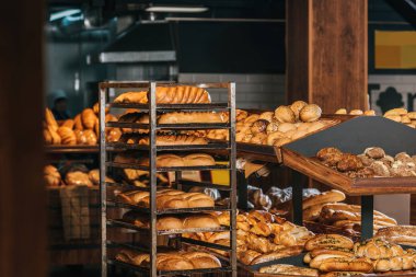 taze pişmiş ekmek hipermarket görünümünü kapat