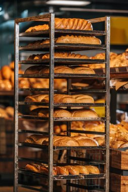 taze pişmiş ekmek hipermarket görünümünü kapat