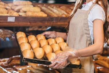 ekmek alışveriş pazarında kısmi tezgâhtar düzenleme görünümünü loafs