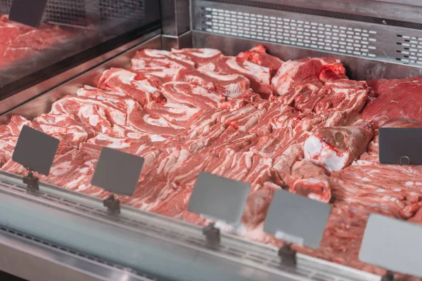 Vista Perto Carne Crua Arranjada Supermercado — Fotografia de Stock