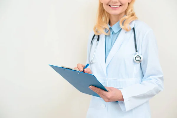 Cropped Shot Smiling Doctor Clipboard White — Stock Photo, Image