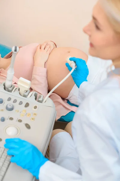 Mature Obstetrician Gynecologist Making Ultrasound Examination Pregnant Woman — Stock Photo, Image