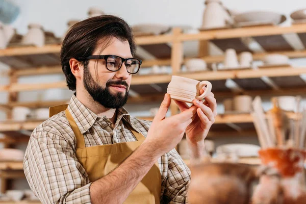 Male Potter Apron Looking Little Ceramic Cup — Stock Photo, Image