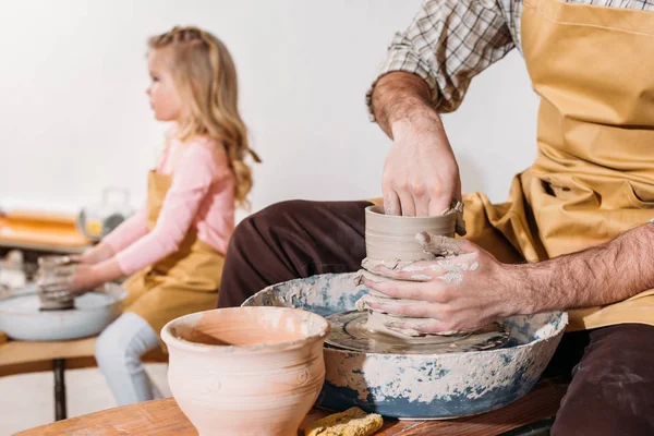 Selective Focus Daughter Making Ceramic Pot Pottery Wheel Father Foreground — Free Stock Photo