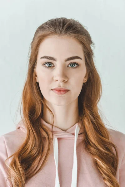 Kamera Beyaz Izole Bakarak Çekici Genç Kız Portresi — Stok fotoğraf