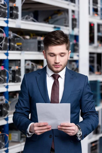 Serious Young Businessman Reading Business Document Cryptocurrency Mining Farm — Free Stock Photo