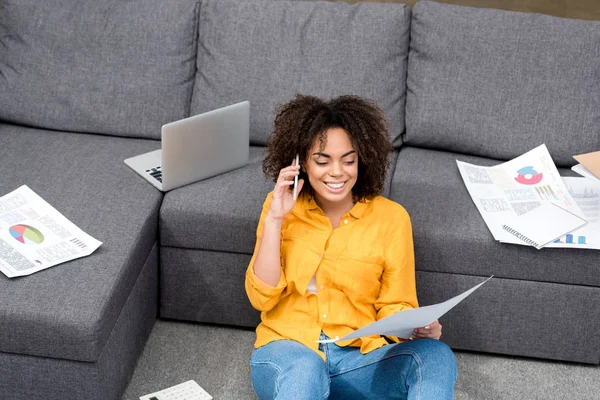Happy Young Woman Sitting Floor Home Working — Stock Photo, Image