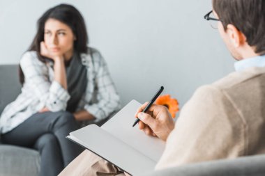 Onun kadın patent şikayetlere dinleme erkek terapist