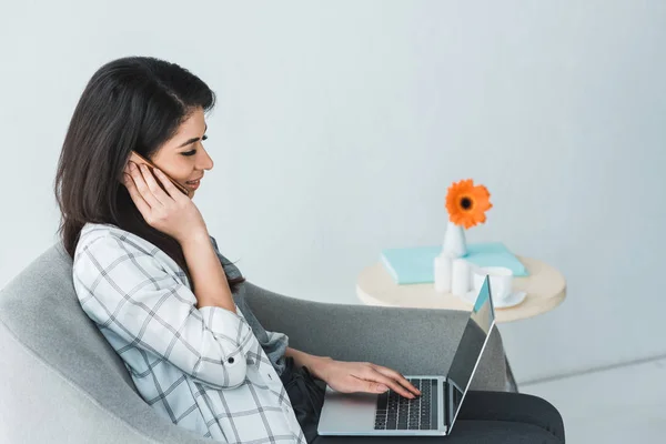 Young Girl Sitting Chair Talking Phone While Working Laptop — Stock Photo, Image