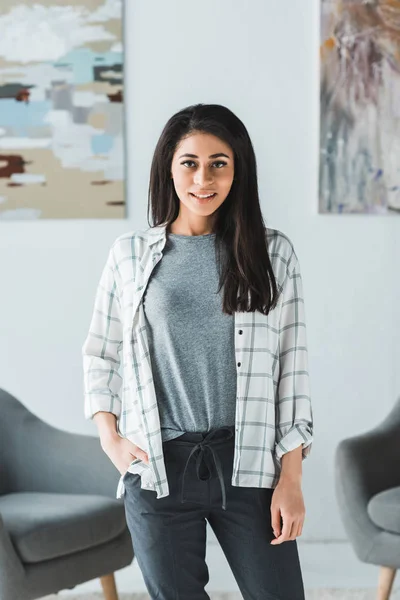 Attractive Smiling Girl Standing Light Room — Stock Photo, Image